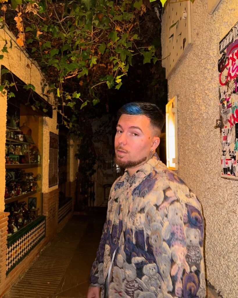 Yango NKM, cantante y compositor en Sevilla